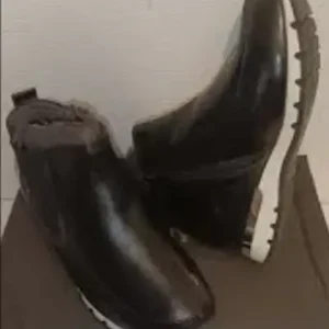 Pre Loved Used shoes item 33
